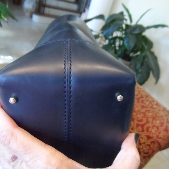 Tod's Dark Navy Blue Smooth Calf Leather "D" Shoulder Bag - Picture 13 of 16